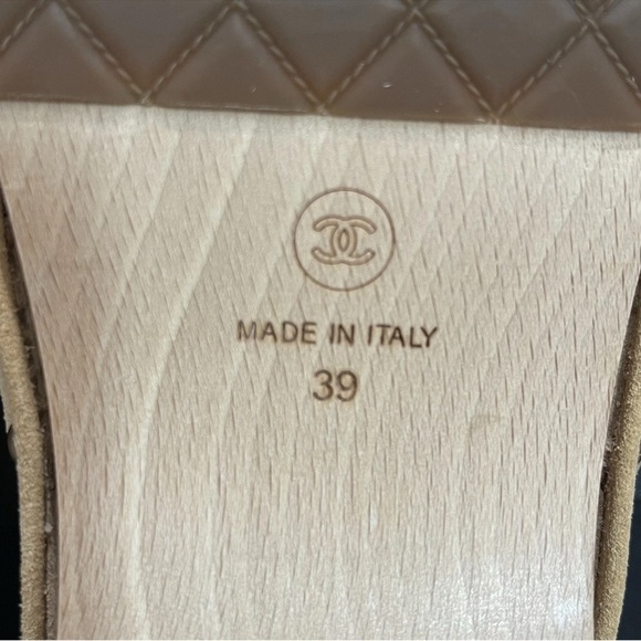 Chanel Camellia Flower Clog Beige Suede Calfskin Wooden Mules 2022 Size 39 EUC - Picture 13 of 16